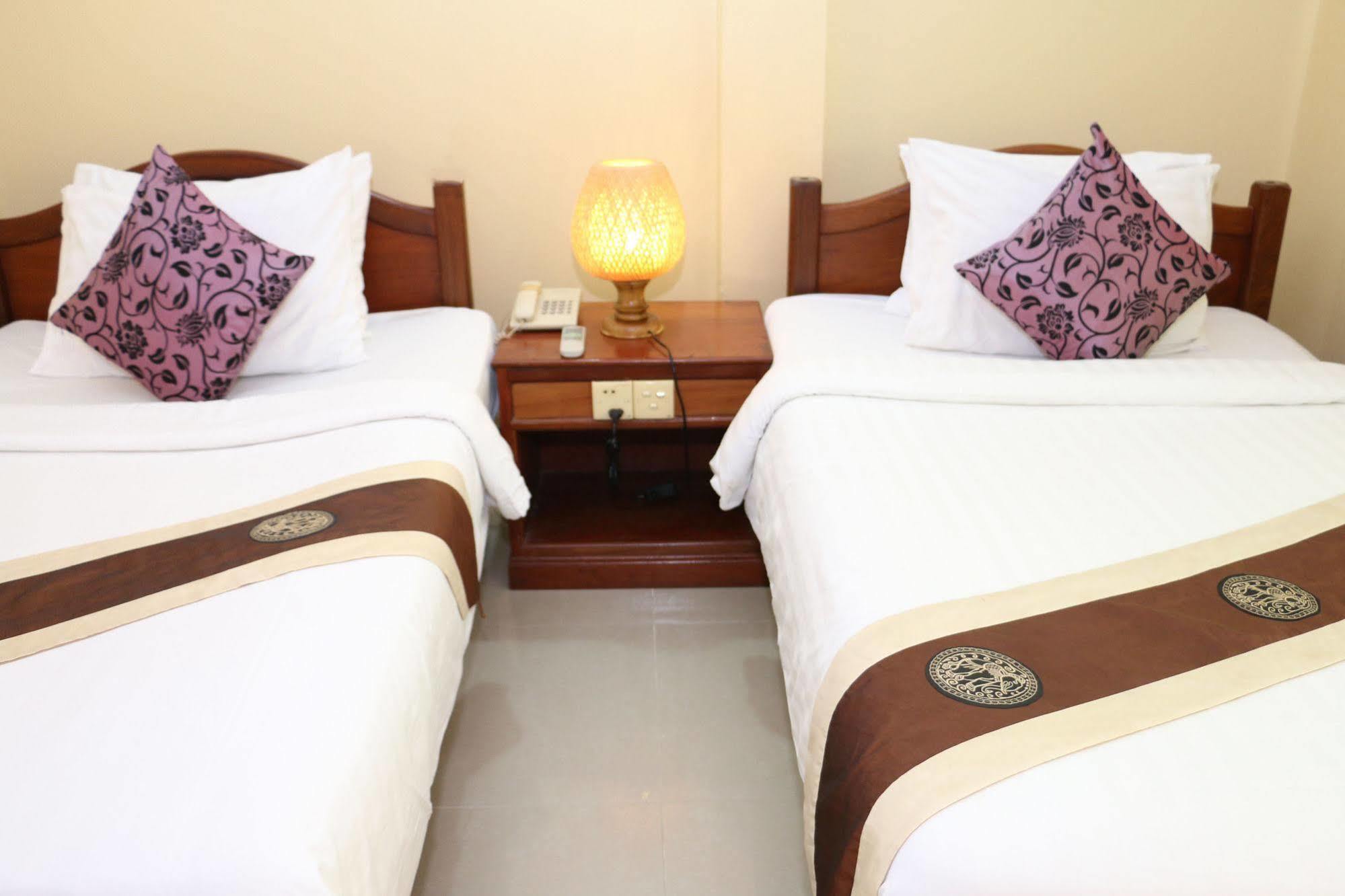 Sok San Street Boutique Hotel Siem Reap Bagian luar foto