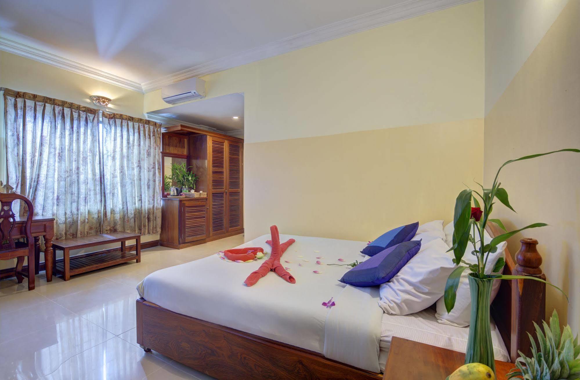 Sok San Street Boutique Hotel Siem Reap Bagian luar foto
