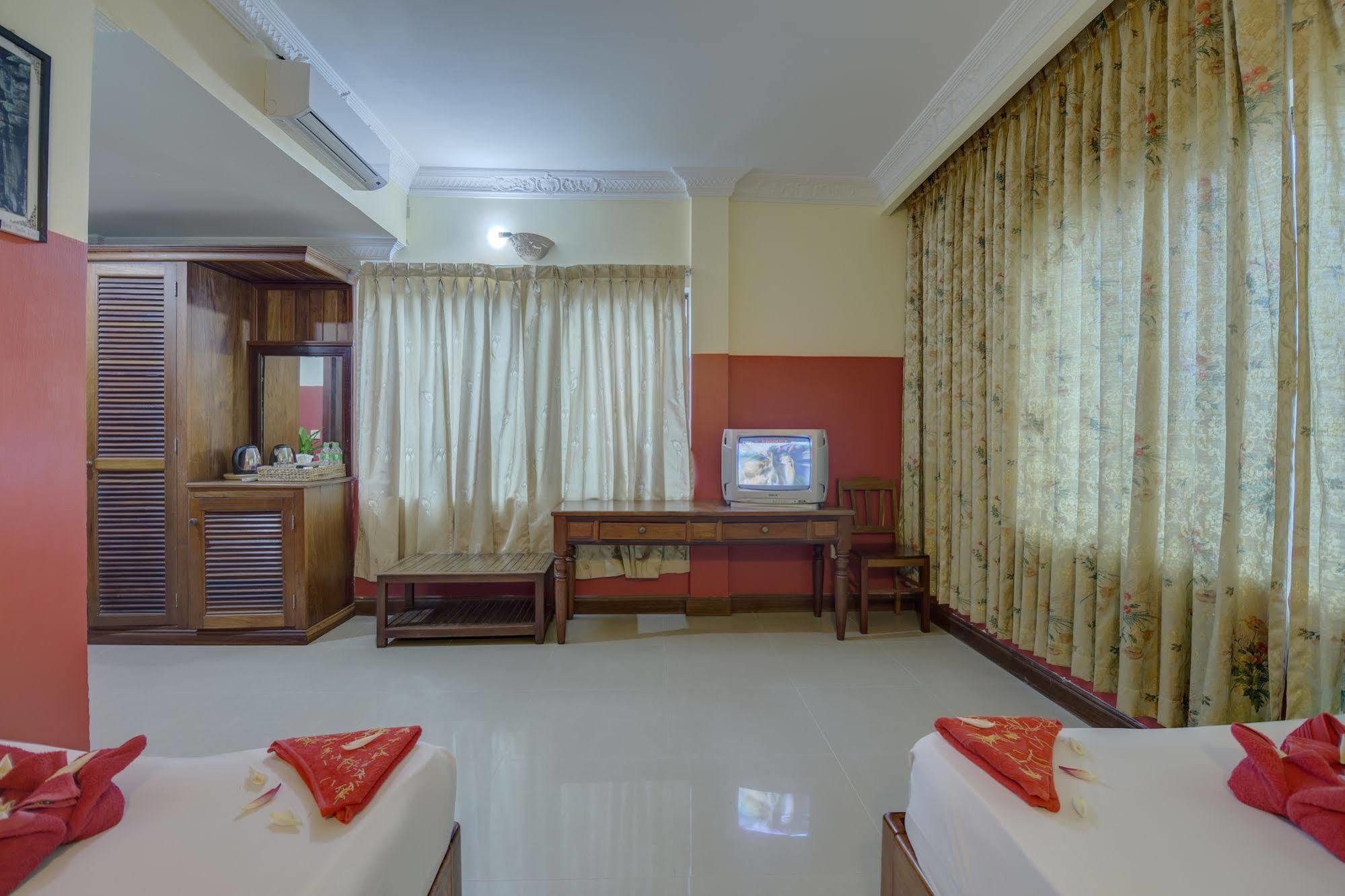 Sok San Street Boutique Hotel Siem Reap Bagian luar foto