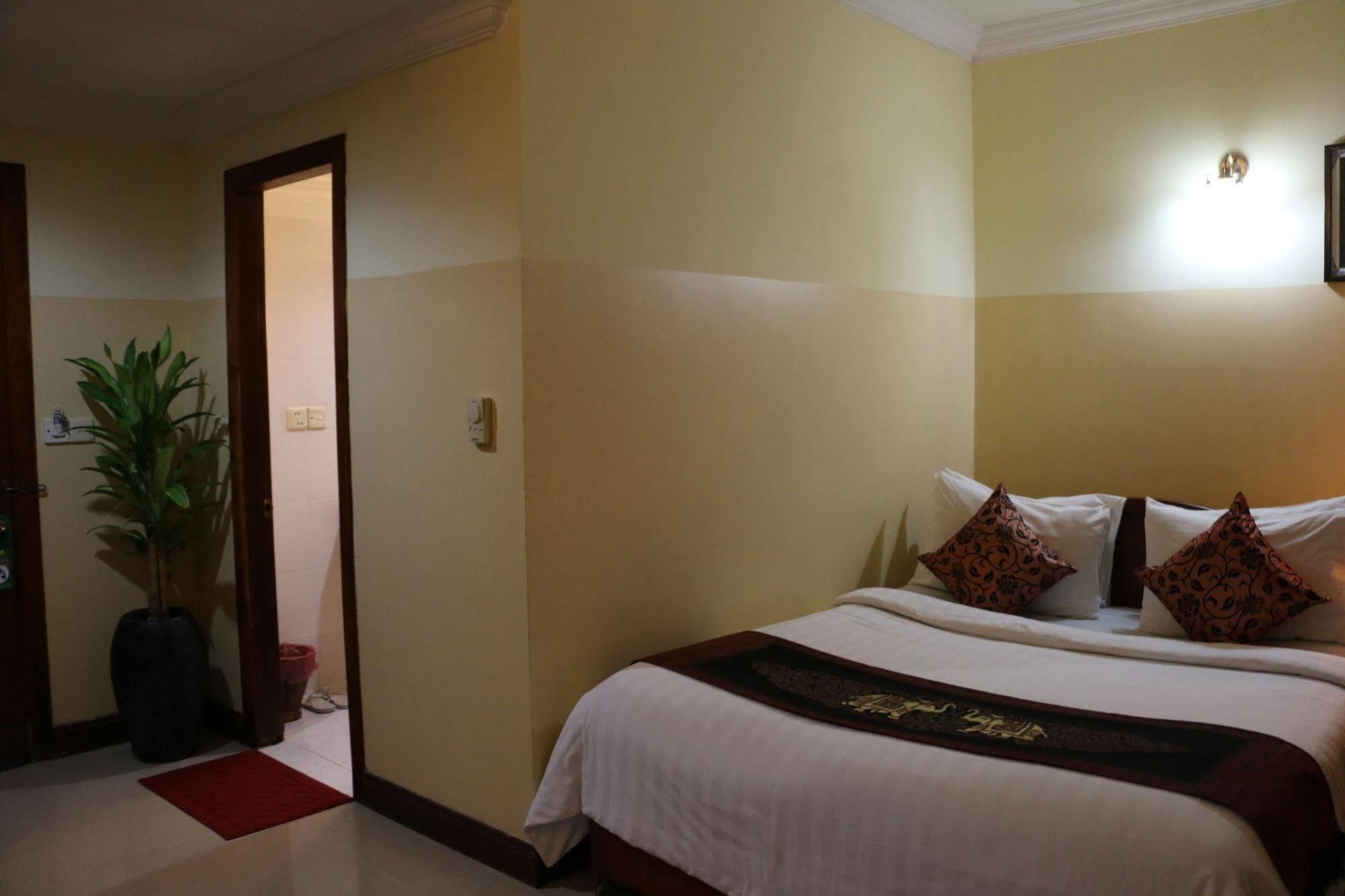 Sok San Street Boutique Hotel Siem Reap Bagian luar foto